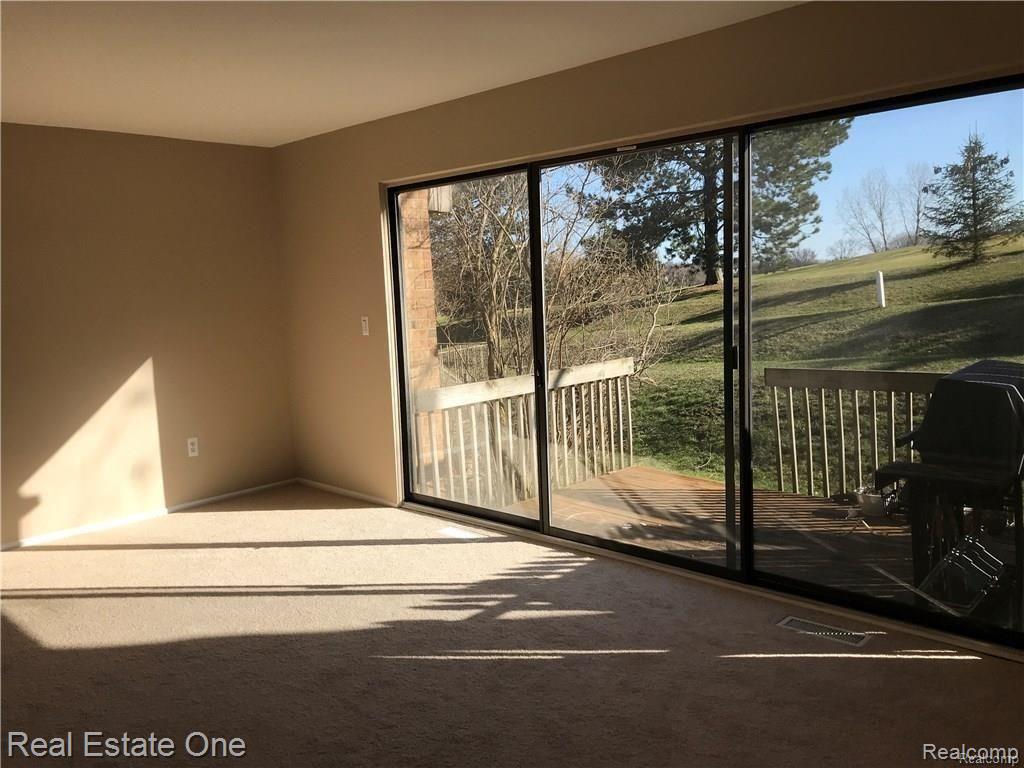 805 Oak Brook Ridge Drive Rochester Hills, MI 48307 - Photo 2 of 19