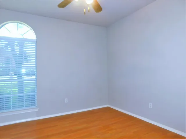 a view of empty room with window