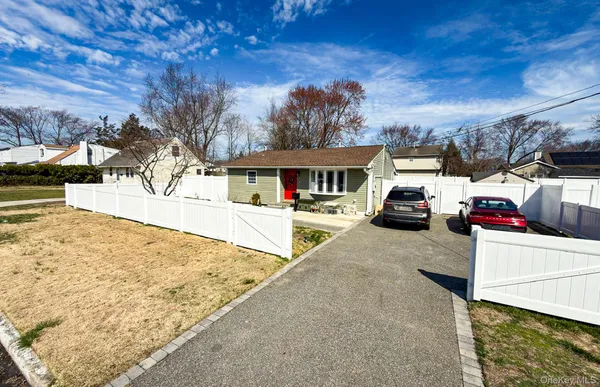 $614,000 | 13 East Walnut Street, Central Islip, NY 11722