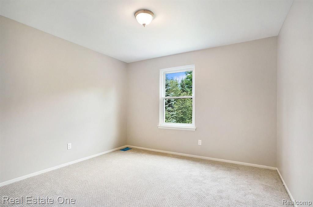 1764 Ridgecrest Rochester Hills, MI 48306 - Photo 21 of 42