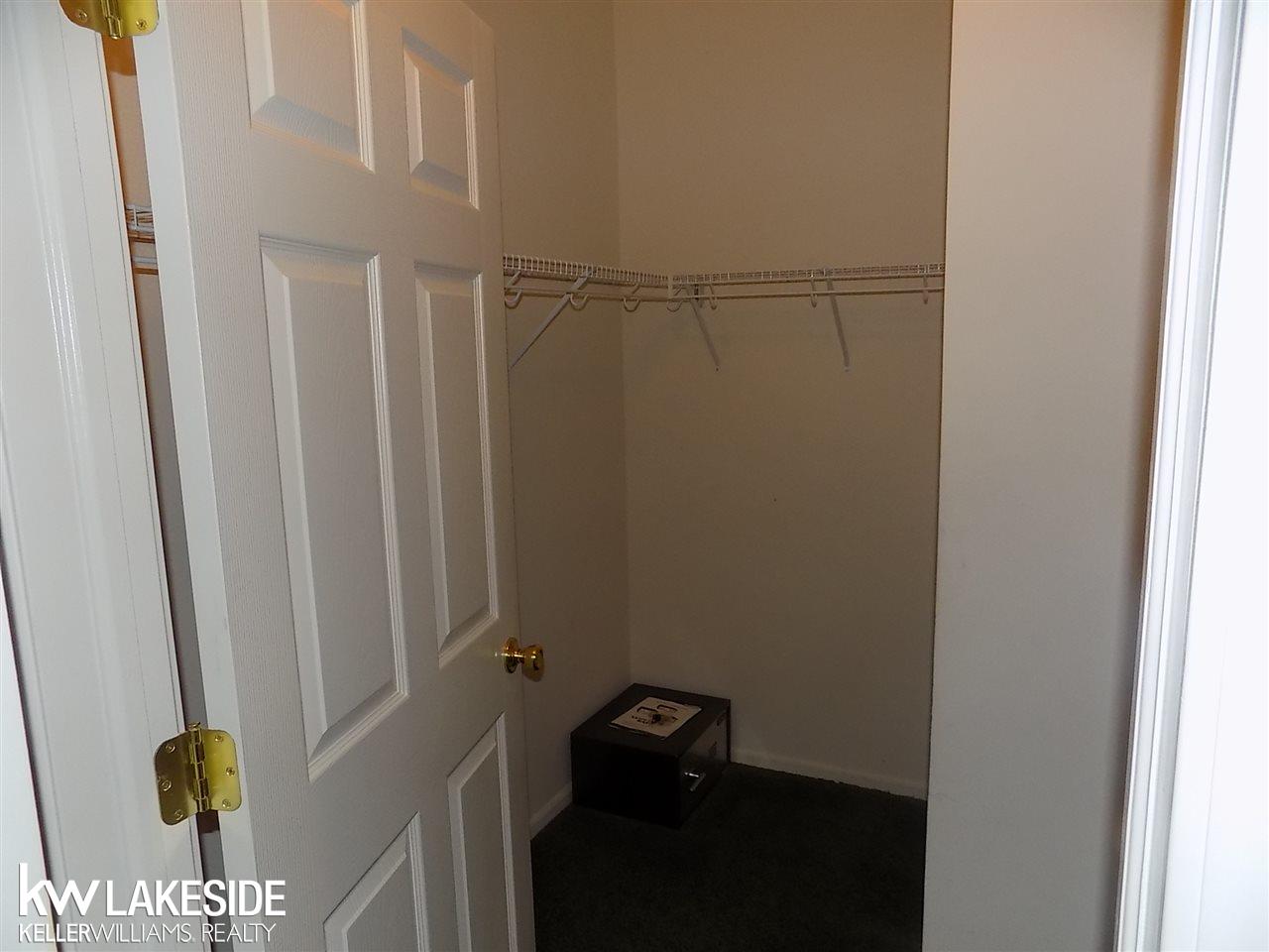 1900 Flagstone Circle Rochester, MI 48307 - Photo 13 of 21