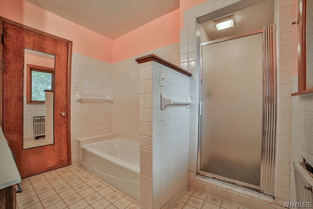 500 Hall Road Lancaster, NY 14059 - Photo 18 of 43 Bathroom