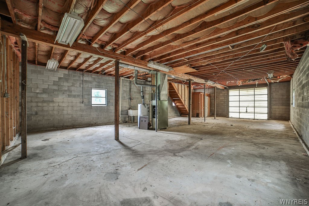 500 Hall Road Lancaster, NY 14059 - Photo 22 of 43 1500 Sq Ft high bay garage