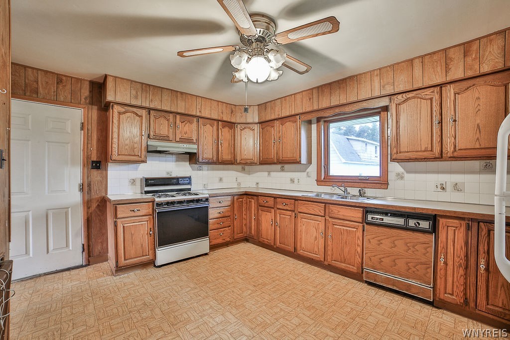 500 Hall Road Lancaster, NY 14059 - Photo 7 of 43 Kitchen