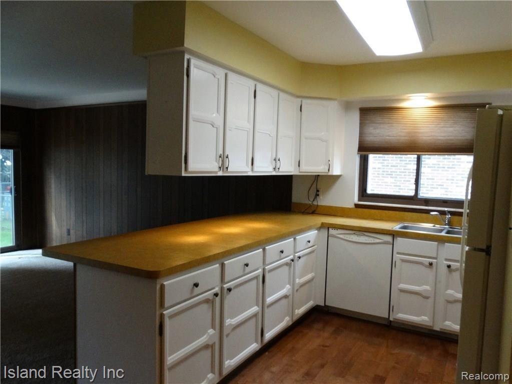 21634 Hall Road Trenton, MI 48183 - Photo 6 of 32 DSC02836.JPG