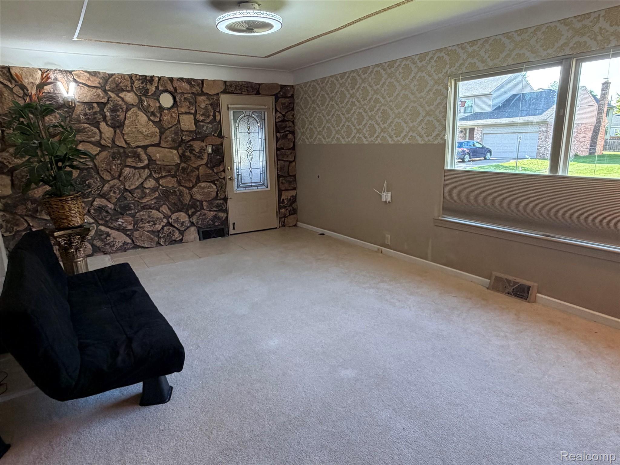 2030 Orpington Road Troy, MI 48083 - Photo 4 of 22