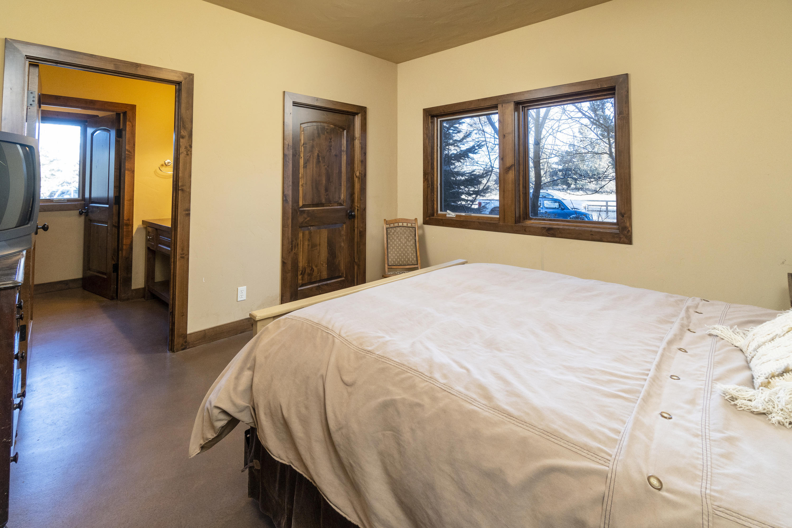 61860 Gosney Road Bend, OR 97702 - Photo 26 of 42 Every bedroom is connected to a bathroom