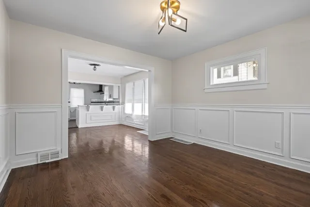 $183,900 | 15661 State Street, South Holland, IL 60473