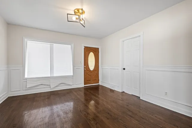 $183,900 | 15661 State Street, South Holland, IL 60473