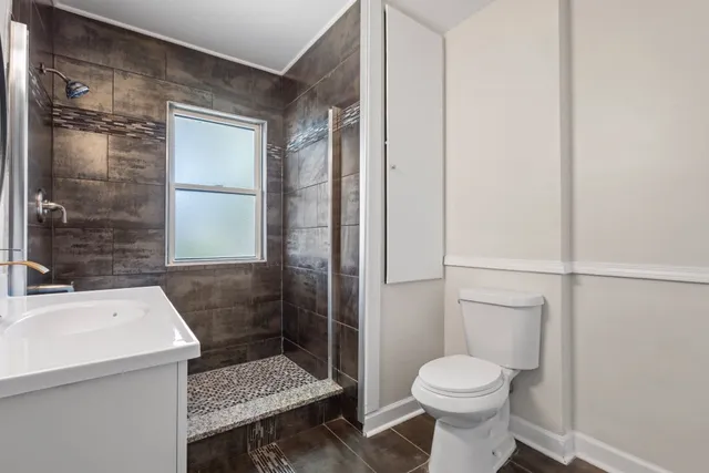 $183,900 | 15661 State Street, South Holland, IL 60473