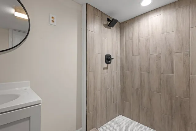 $183,900 | 15661 State Street, South Holland, IL 60473