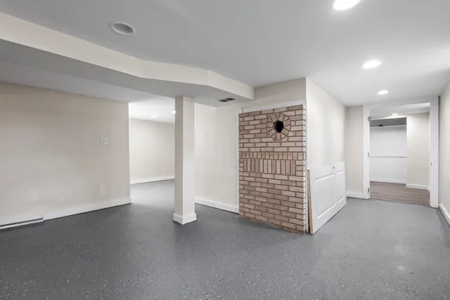 $183,900 | 15661 State Street, South Holland, IL 60473