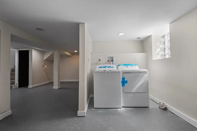 $183,900 | 15661 State Street, South Holland, IL 60473