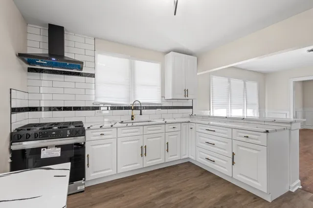 $183,900 | 15661 State Street, South Holland, IL 60473