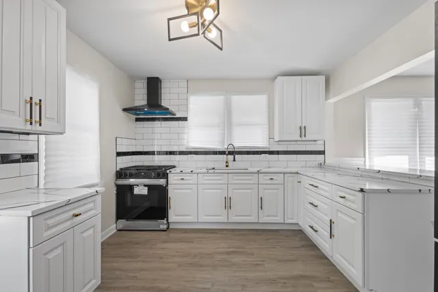 $183,900 | 15661 State Street, South Holland, IL 60473