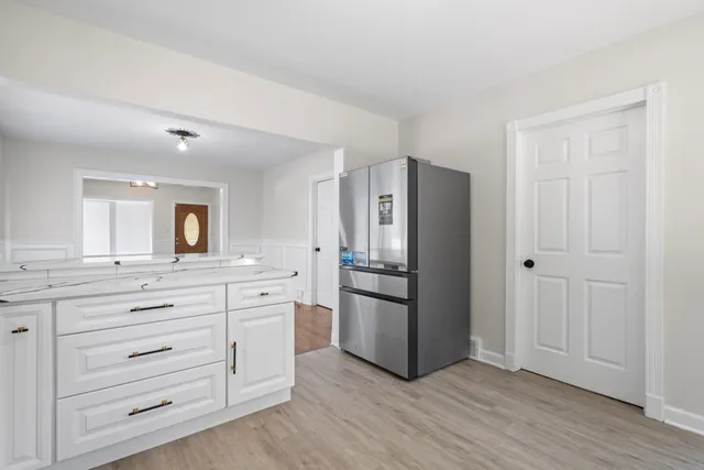 $183,900 | 15661 State Street, South Holland, IL 60473