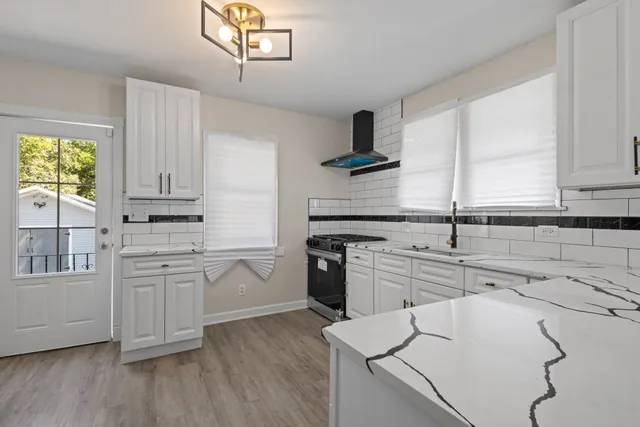 $183,900 | 15661 State Street, South Holland, IL 60473