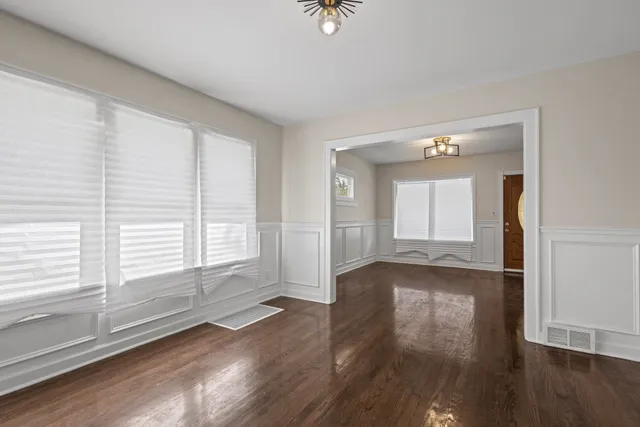 $183,900 | 15661 State Street, South Holland, IL 60473