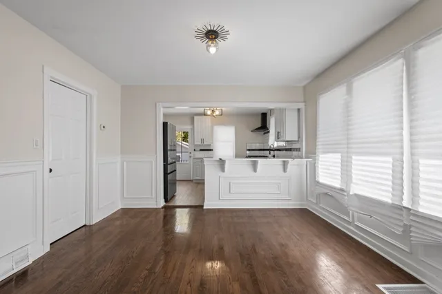 $183,900 | 15661 State Street, South Holland, IL 60473