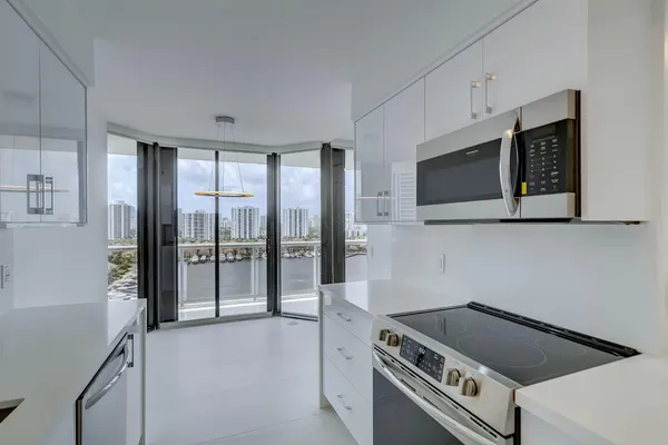 $4,500 | 3640 Yacht Club Drive, Unit 1507, Aventura, FL 33180