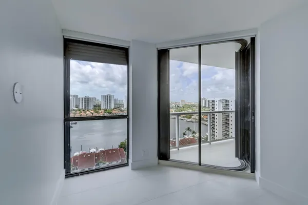 $4,500 | 3640 Yacht Club Drive, Unit 1507, Aventura, FL 33180