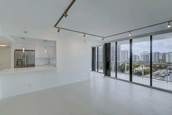 $4,500 | 3640 Yacht Club Drive, Unit 1507, Aventura, FL 33180