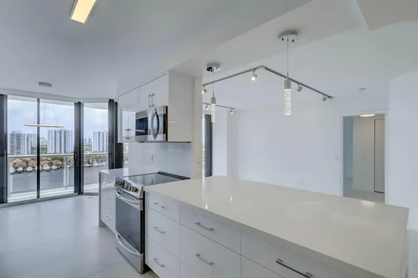 $4,500 | 3640 Yacht Club Drive, Unit 1507, Aventura, FL 33180