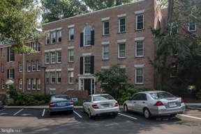 a car parked in front of a building