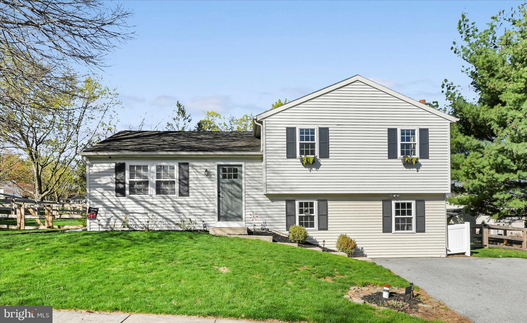 240 Birchwood Lane Lititz, PA 17543 - Photo 2 of 34 Exterior Front