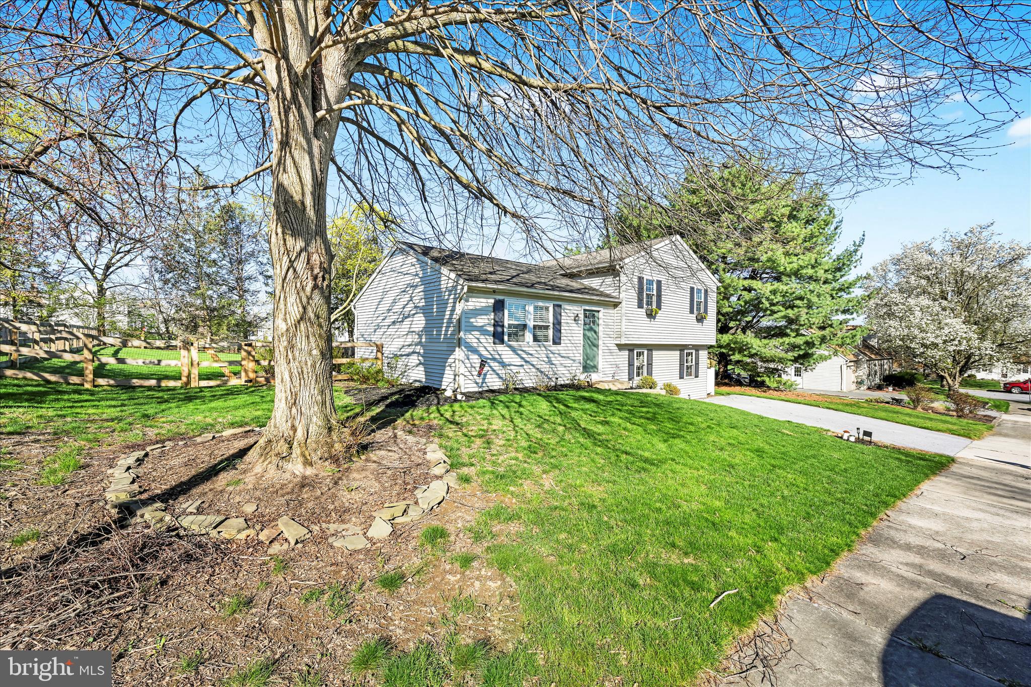 240 Birchwood Lane Lititz, PA 17543 - Photo 3 of 34 Exterior Front