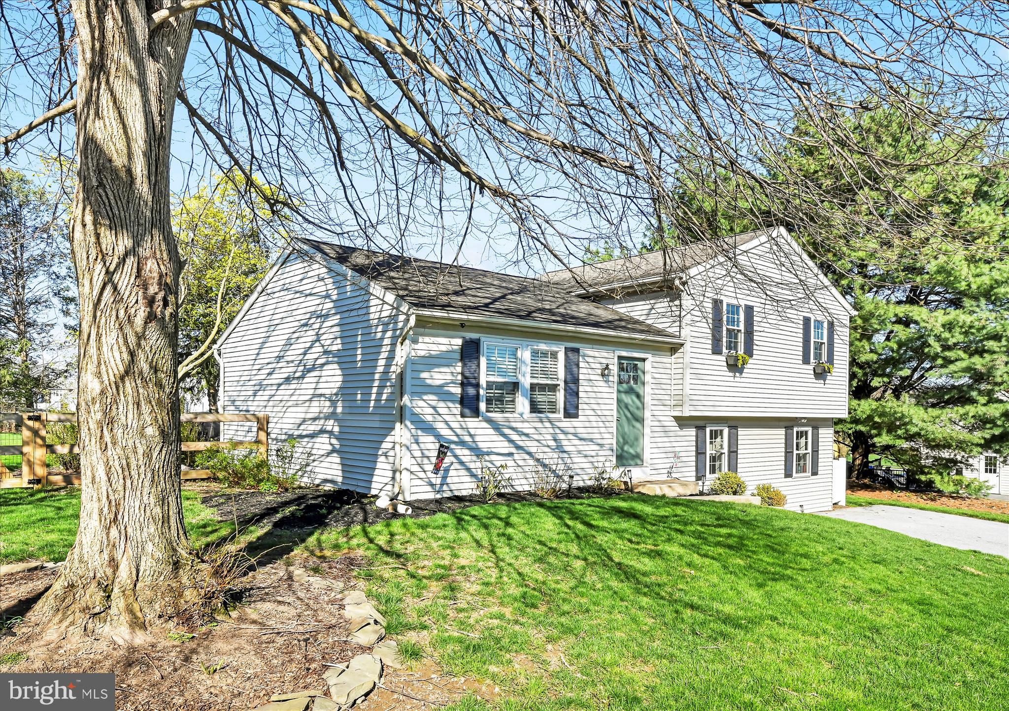 240 Birchwood Lane Lititz, PA 17543 - Photo 4 of 34 Exterior Front