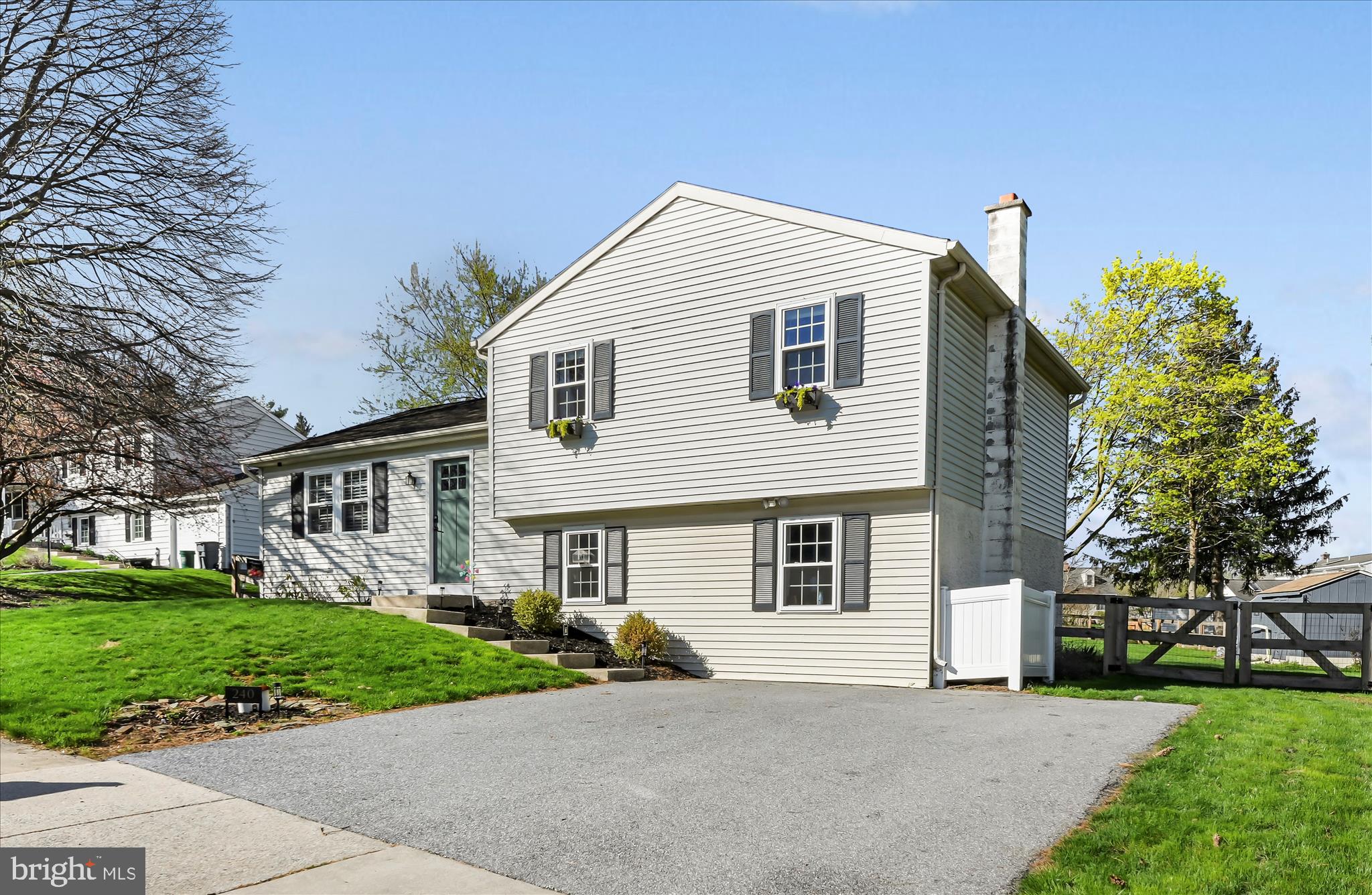 240 Birchwood Lane Lititz, PA 17543 - Photo 6 of 34 Exterior Front