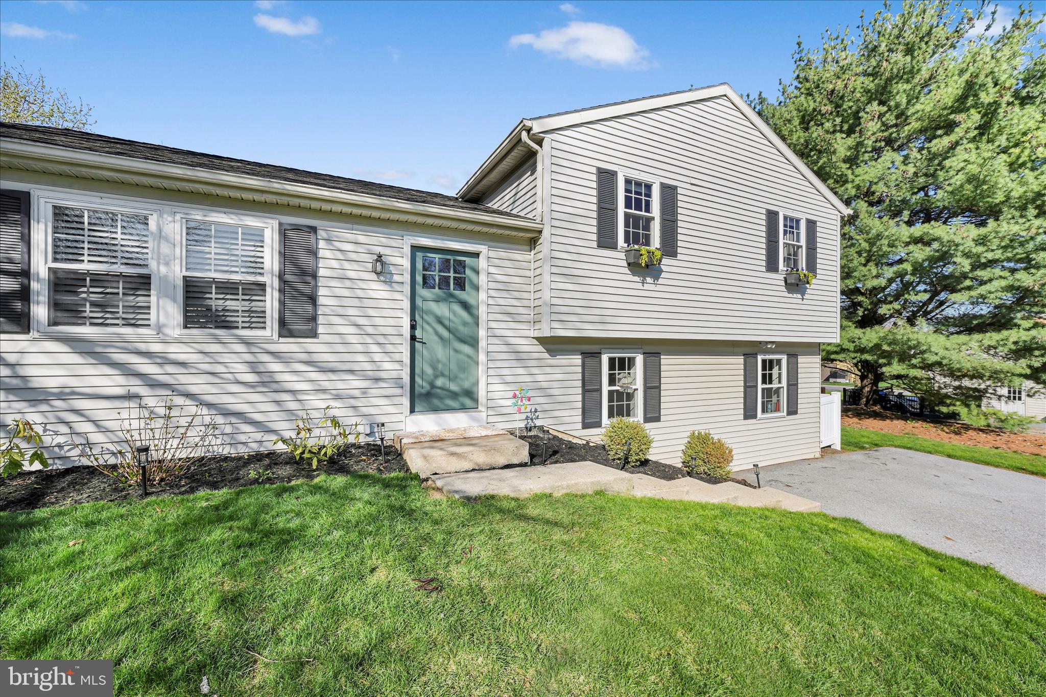 240 Birchwood Lane Lititz, PA 17543 - Photo 7 of 34 Entrance