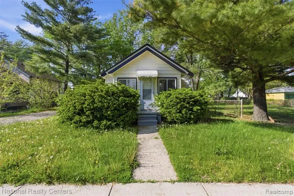 $115,900 | 7547 Stephens, Center Line, MI 48015