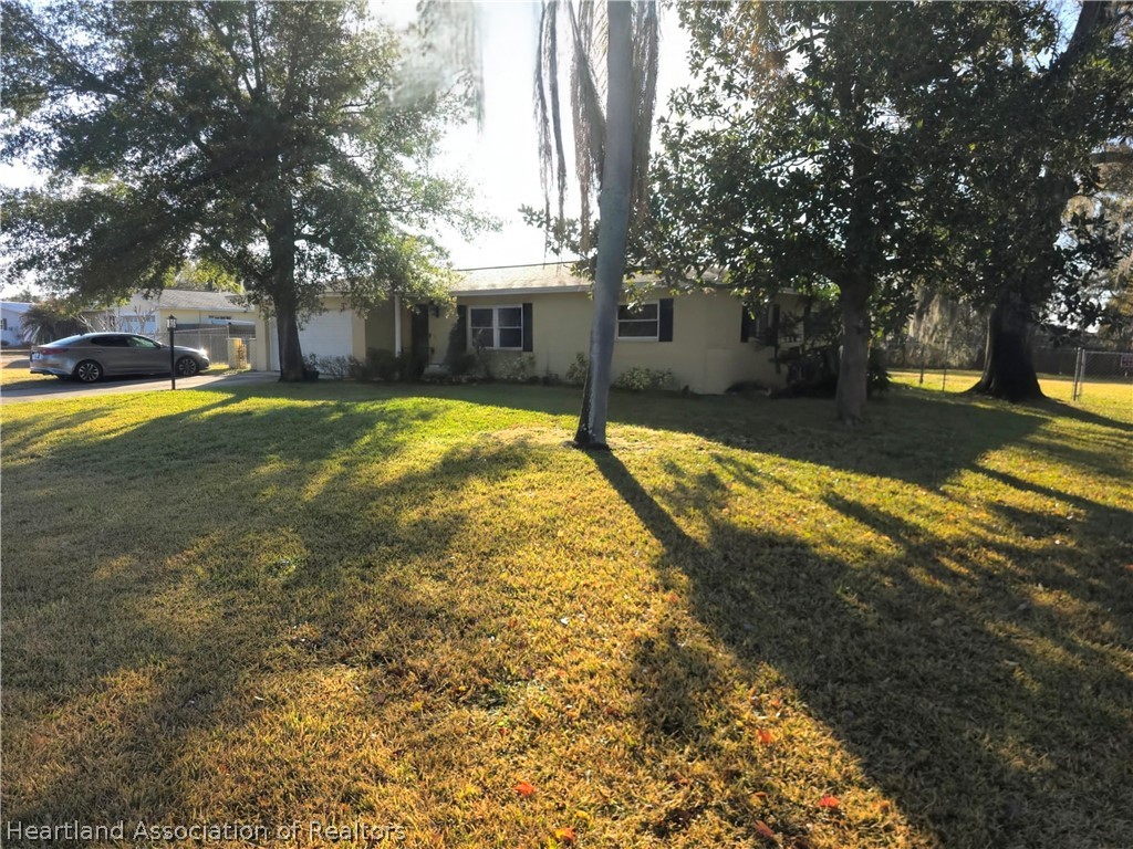 425 Spring Lake Boulevard Sebring, FL 33876 - Photo 3 of 40 Gallery Image 3