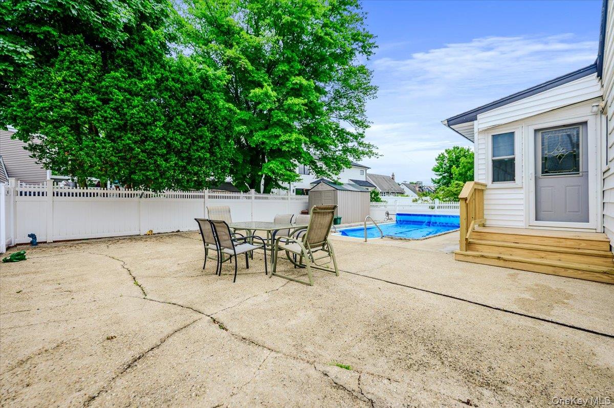 1815 Meadowbrook Road Merrick, NY 11566 - Photo 21 of 25