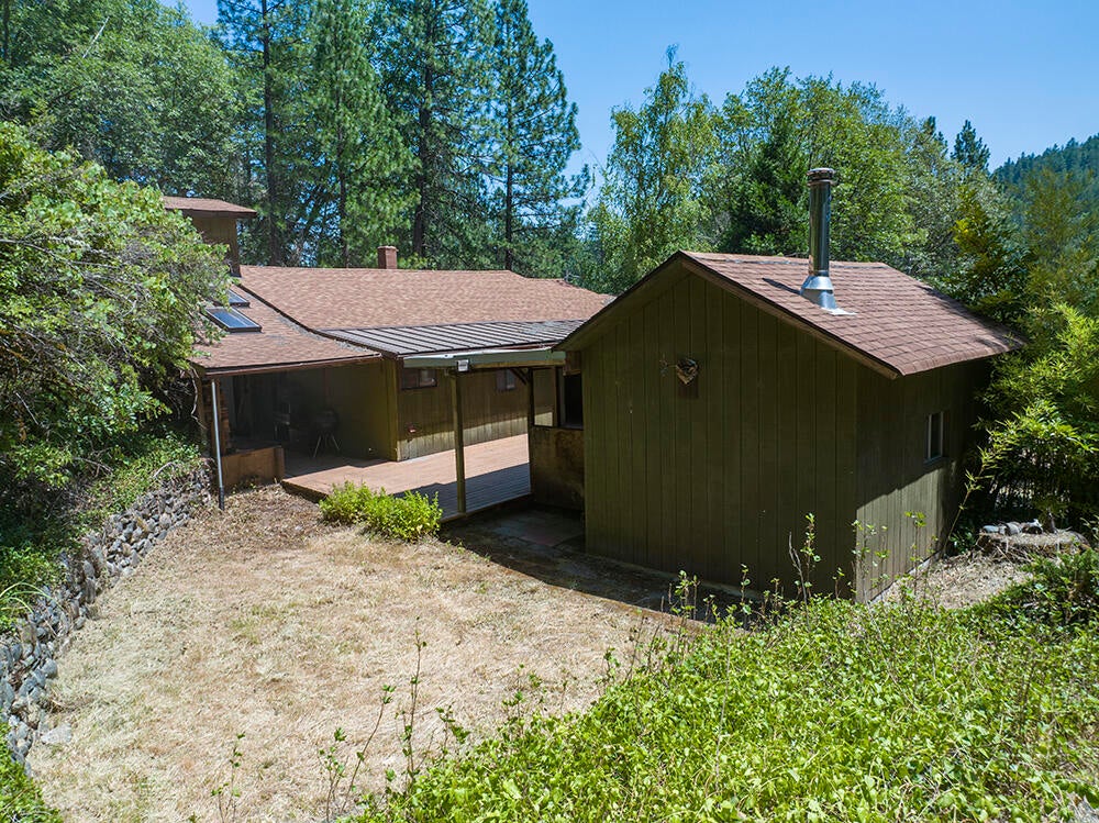 2756 Robertson Bridge Road Grants Pass, OR 97526 - Photo 28 of 46 25