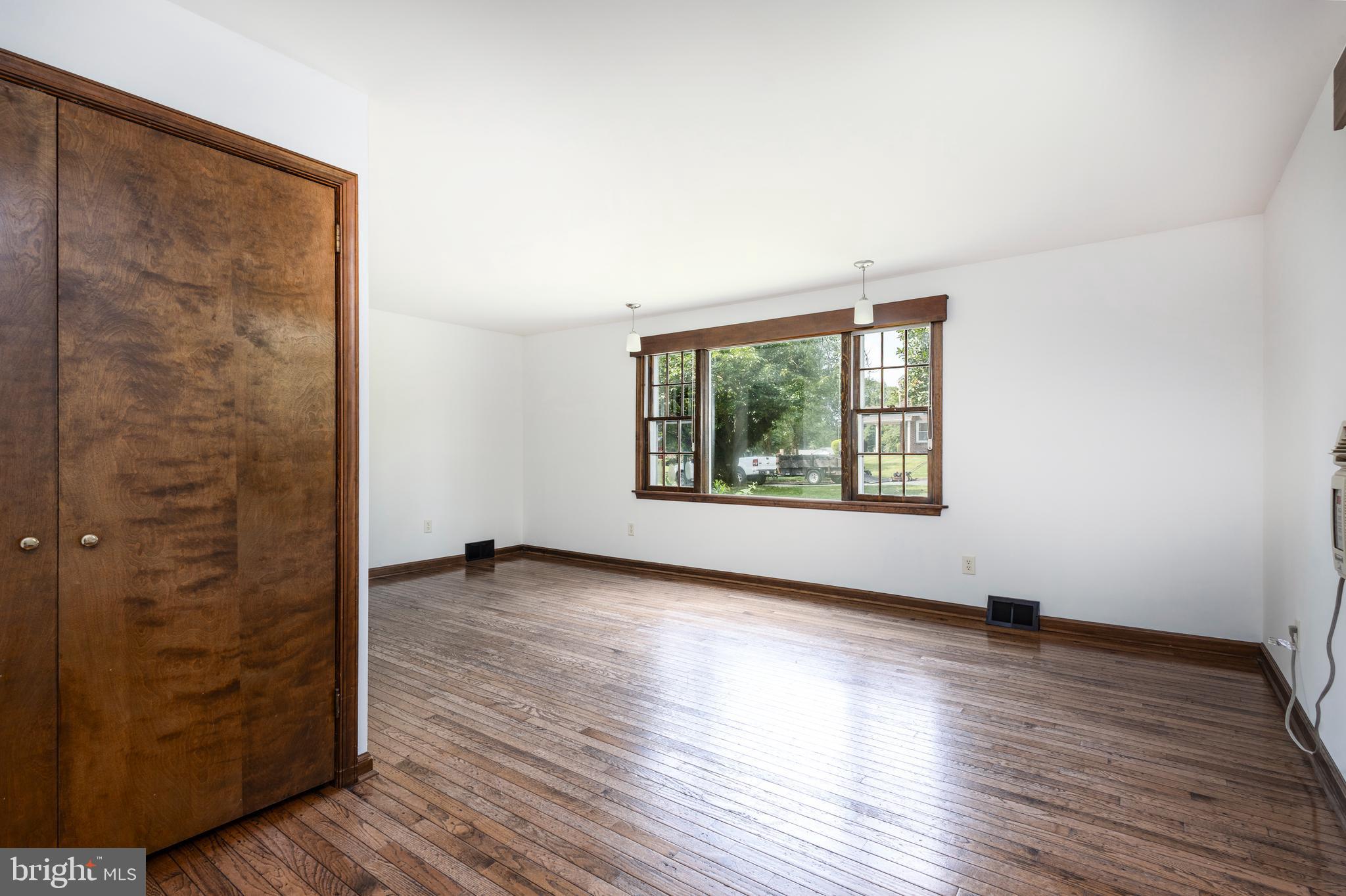 7634 Brookfield Road Cheltenham, PA 19012 - Photo 14 of 31 first floor bonus room