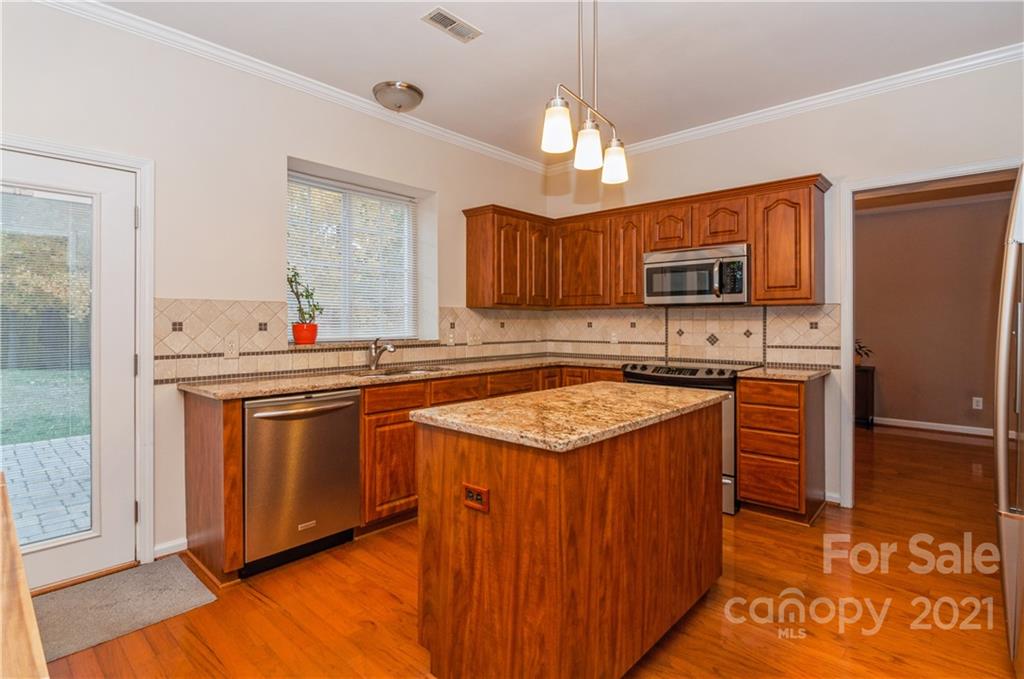 640 Clearbrook Road Matthews, NC 28105 - Photo 12 of 38 Gallery Image 12