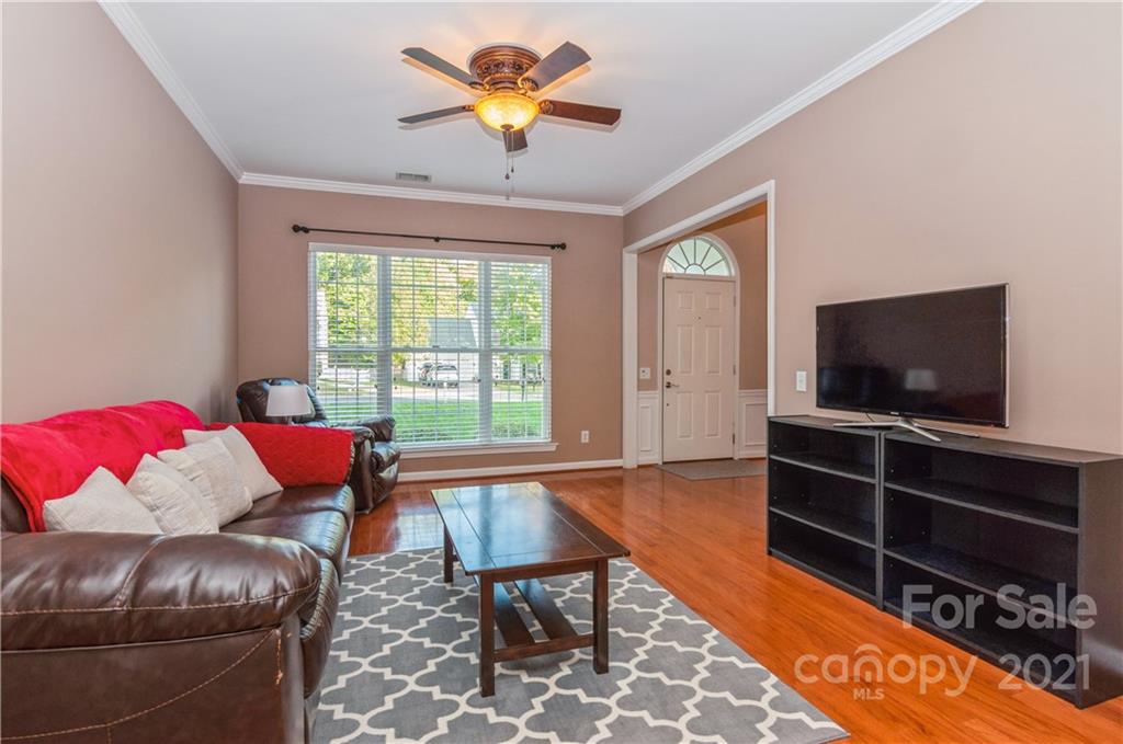 640 Clearbrook Road Matthews, NC 28105 - Photo 8 of 38 Gallery Image 8