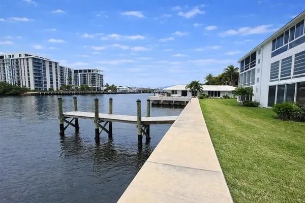 $1,900 | 5520 North Ocean Boulevard, Unit 201, Ocean Ridge, FL 33435