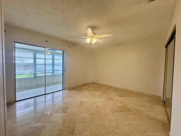$1,900 | 5520 North Ocean Boulevard, Unit 201, Ocean Ridge, FL 33435