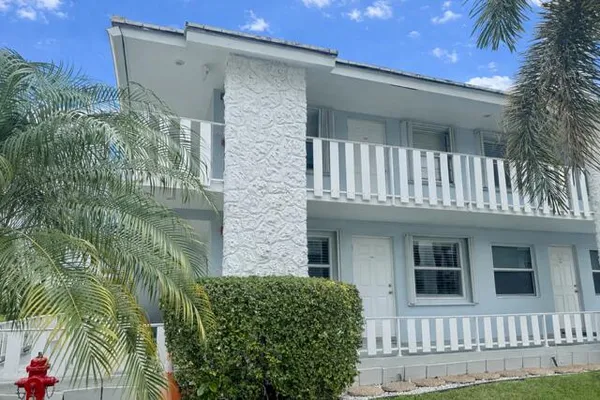 $1,900 | 5520 North Ocean Boulevard, Unit 201, Ocean Ridge, FL 33435