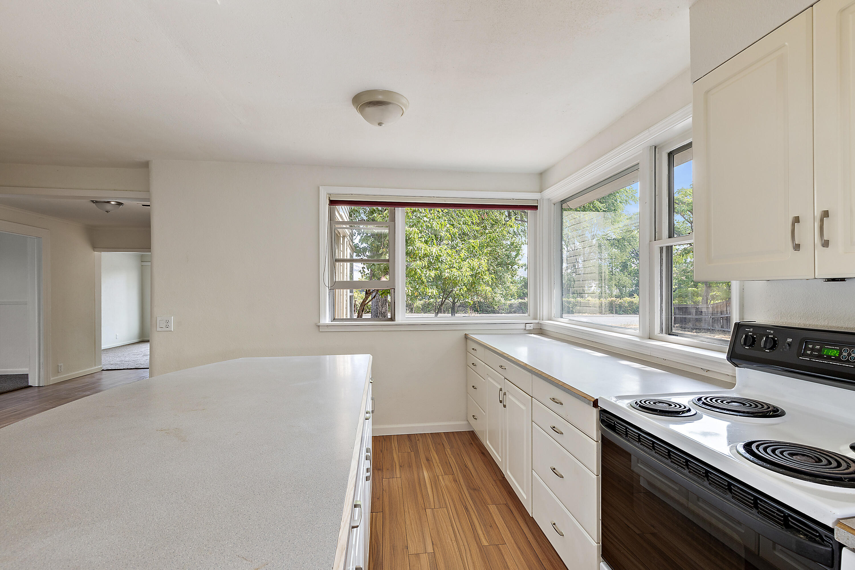 108 South Front Street Talent, OR 97540 - Photo 19 of 45 28_SF_28