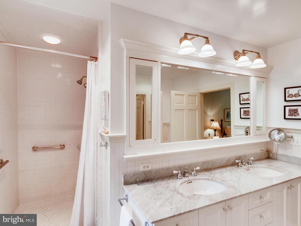 803 St Georges Road Baltimore, MD 21210 - Photo 21 of 43 Master Bathroom