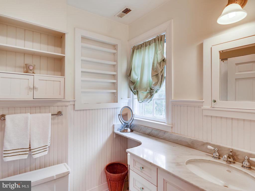803 St Georges Road Baltimore, MD 21210 - Photo 27 of 43 Second Bathroom