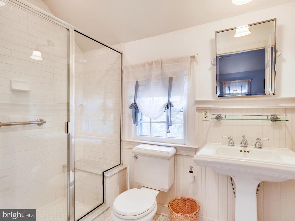 803 St Georges Road Baltimore, MD 21210 - Photo 31 of 43 Fourth Bathroom