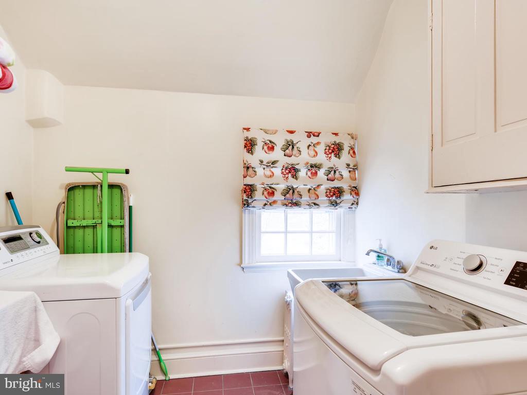 803 St Georges Road Baltimore, MD 21210 - Photo 32 of 43 Laundry Room