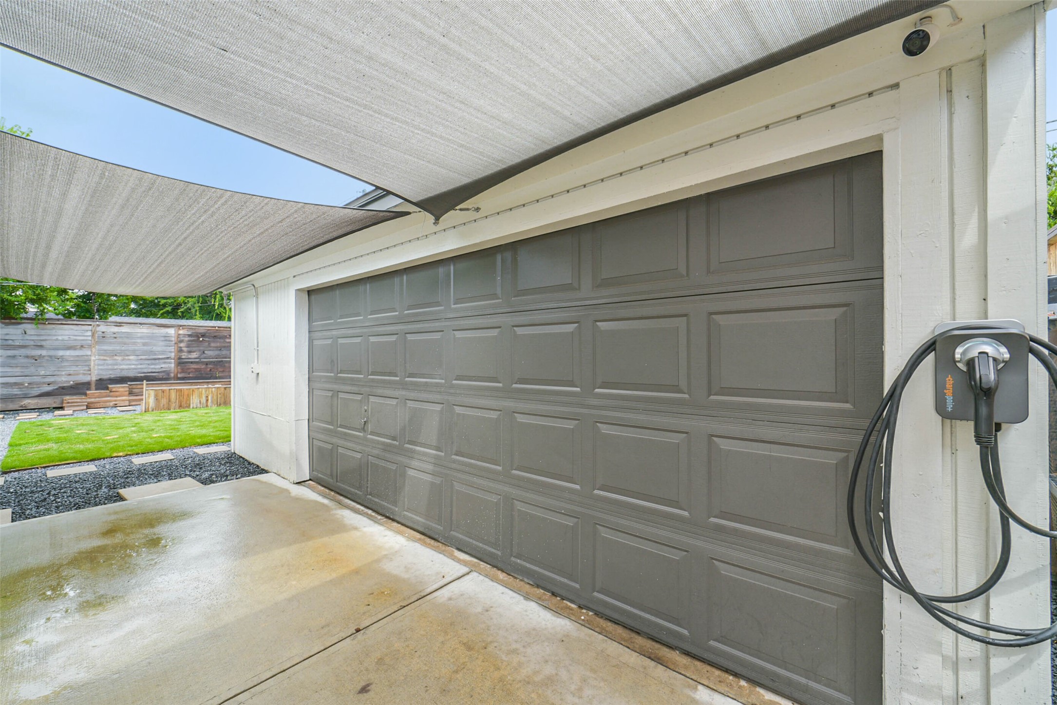 6205 South Rice Avenue Bellaire, TX 77401 - Photo 20 of 21 a close up of a mirror