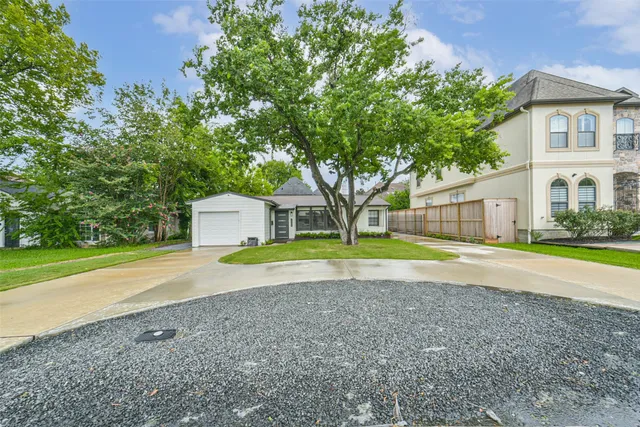 $2,500 | 6205 South Rice Avenue, Bellaire, TX 77401